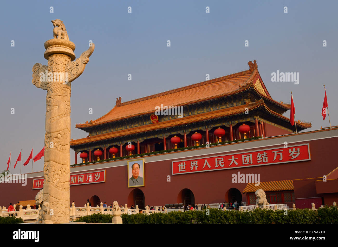 Colonna di pietra di Tiananmen Porta della Pace Celeste ingresso alla città imperiale di Pechino Repubblica Popolare Cinese Foto Stock