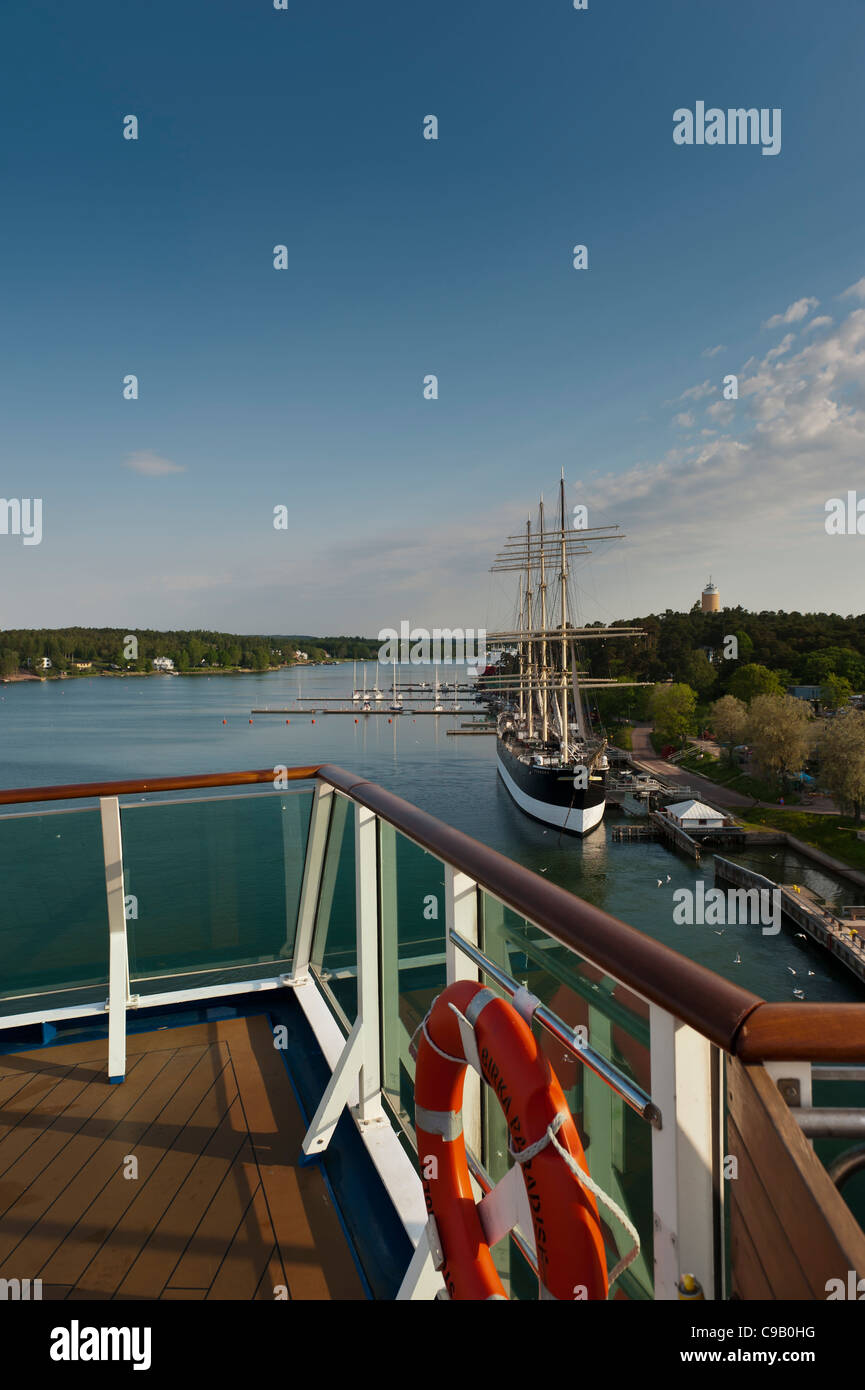 La nave museo Pommern vista dal ponte della Birka Paradise. Mariehamn. Aland. Finlandia Foto Stock