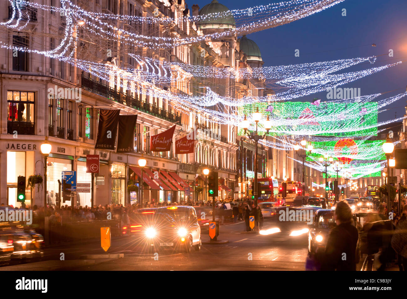 Regent Street occupato con gli acquirenti, London, Regno Unito Foto Stock