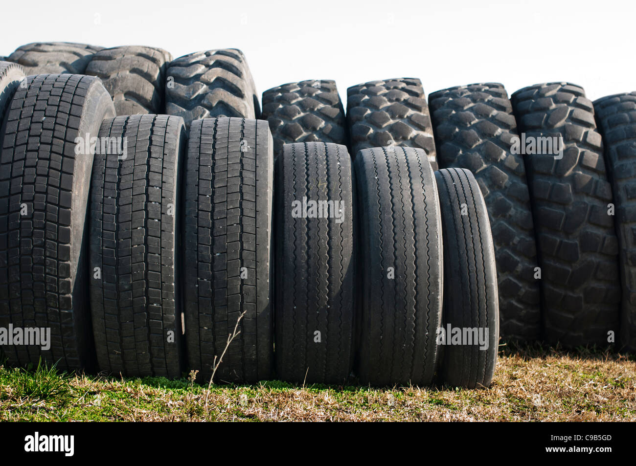 Pneumatici per camion e trattori. L'immagine orizzontale Foto Stock
