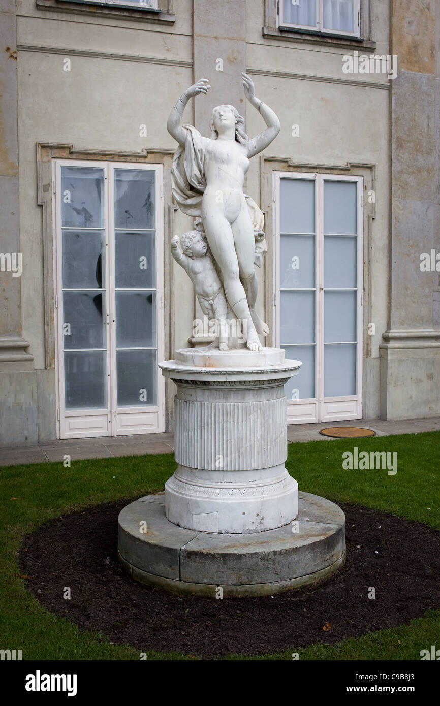 Bachantka statua in marmo dal XVIII secolo (originariamente in Roma, Italia) in il Lazienki Krolewskie a Varsavia, Polonia Foto Stock