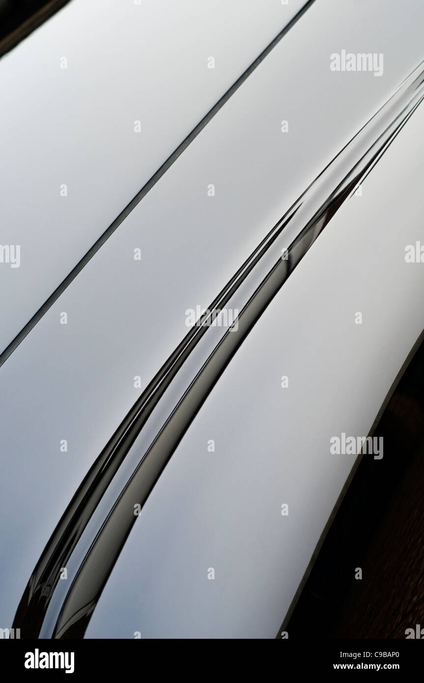 Dettaglio del cofano (o del cofano) di un nero, anni cinquanta VW Karmann Ghia auto Foto Stock