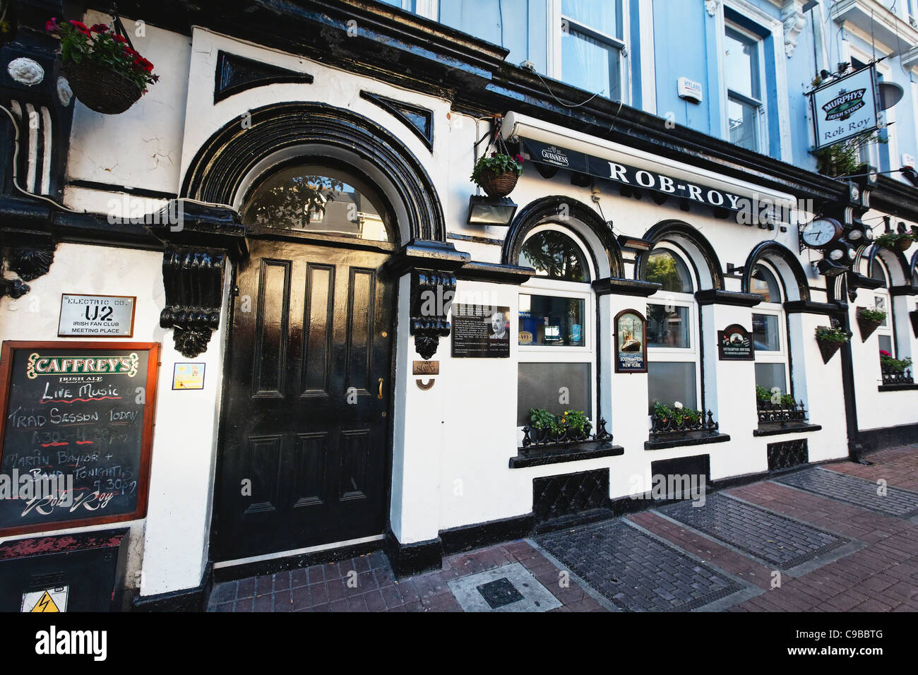 Vista esterna del Pub Rob-Roy, Cobh, nella contea di Cork, Repubblica Irlandese Foto Stock
