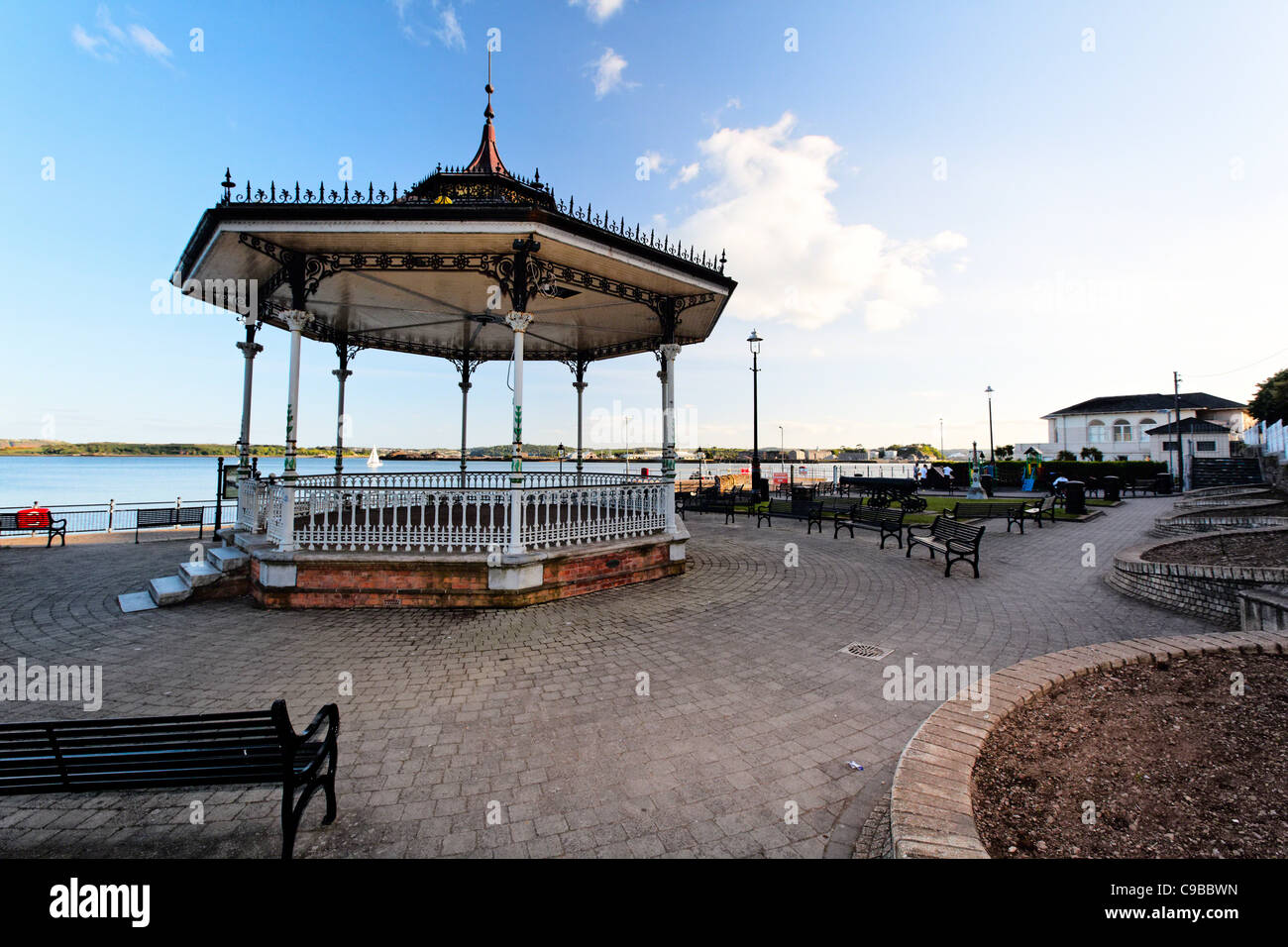 Gazebo nel parco Kennedy lungo il Porto, Cobh, nella contea di Cork, Repubblica di Irlanda Foto Stock