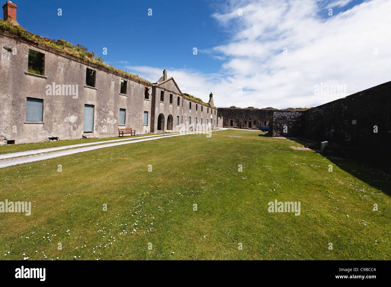 Corte interna di una rovina Fort, Fort Charles, Kinsale, County Cork, Repubblica di Irlanda Foto Stock