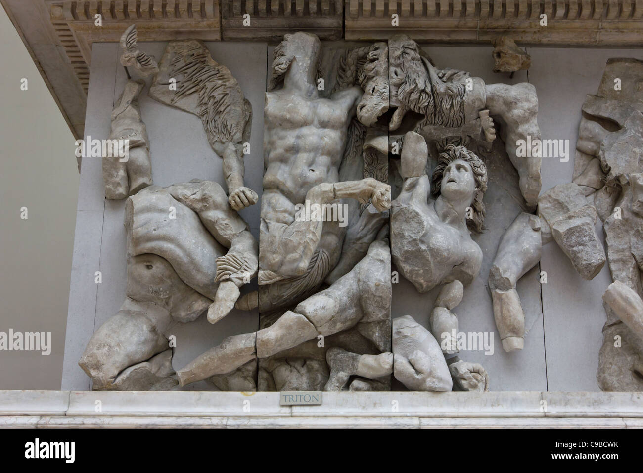 Dettaglio dell'altare di Pergamon, Pergamon Museum di Berlino, Germania Foto Stock