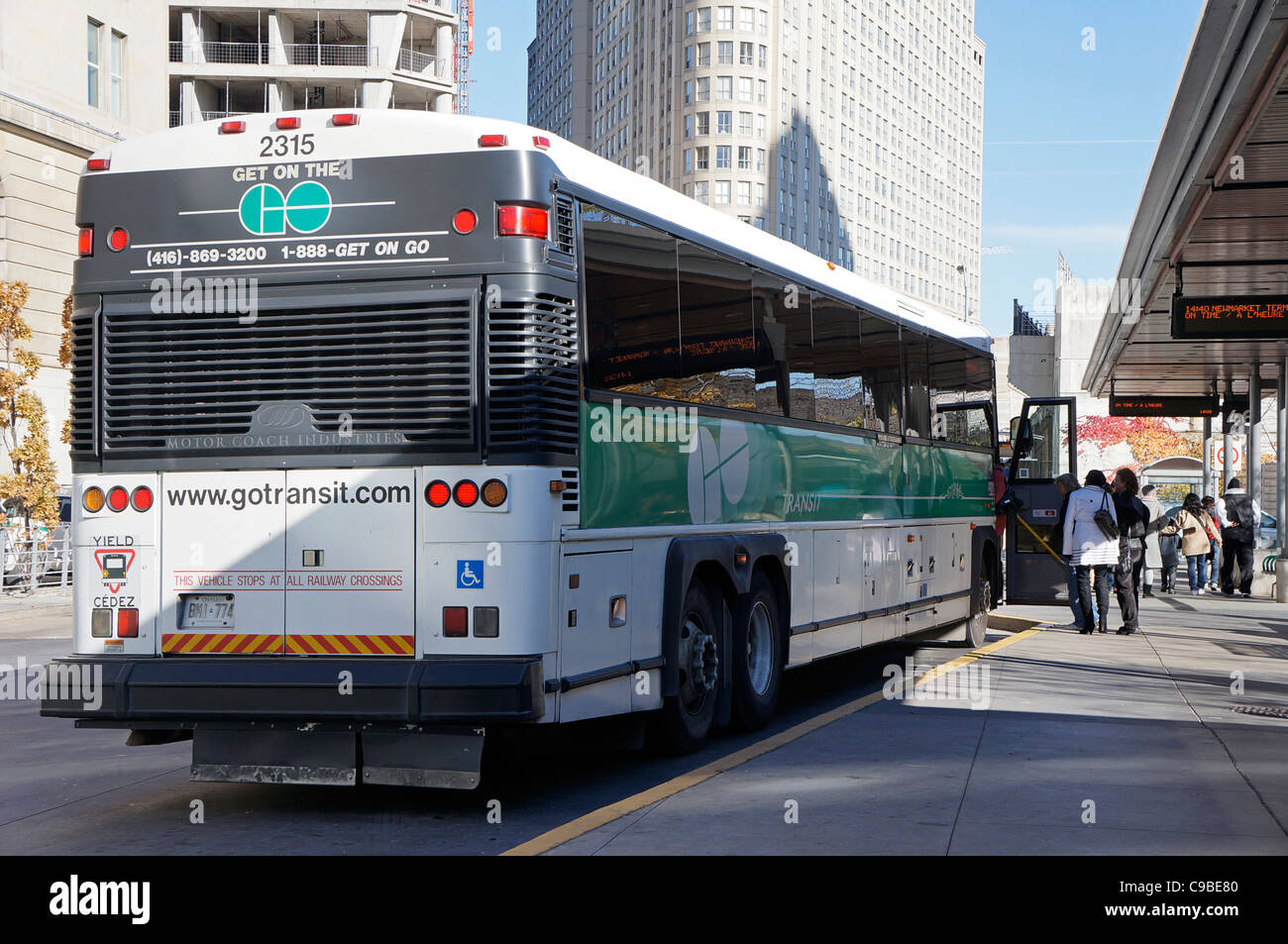 Andare in autobus alla Stazione Union Terminal degli Autobus, Toronto Foto Stock