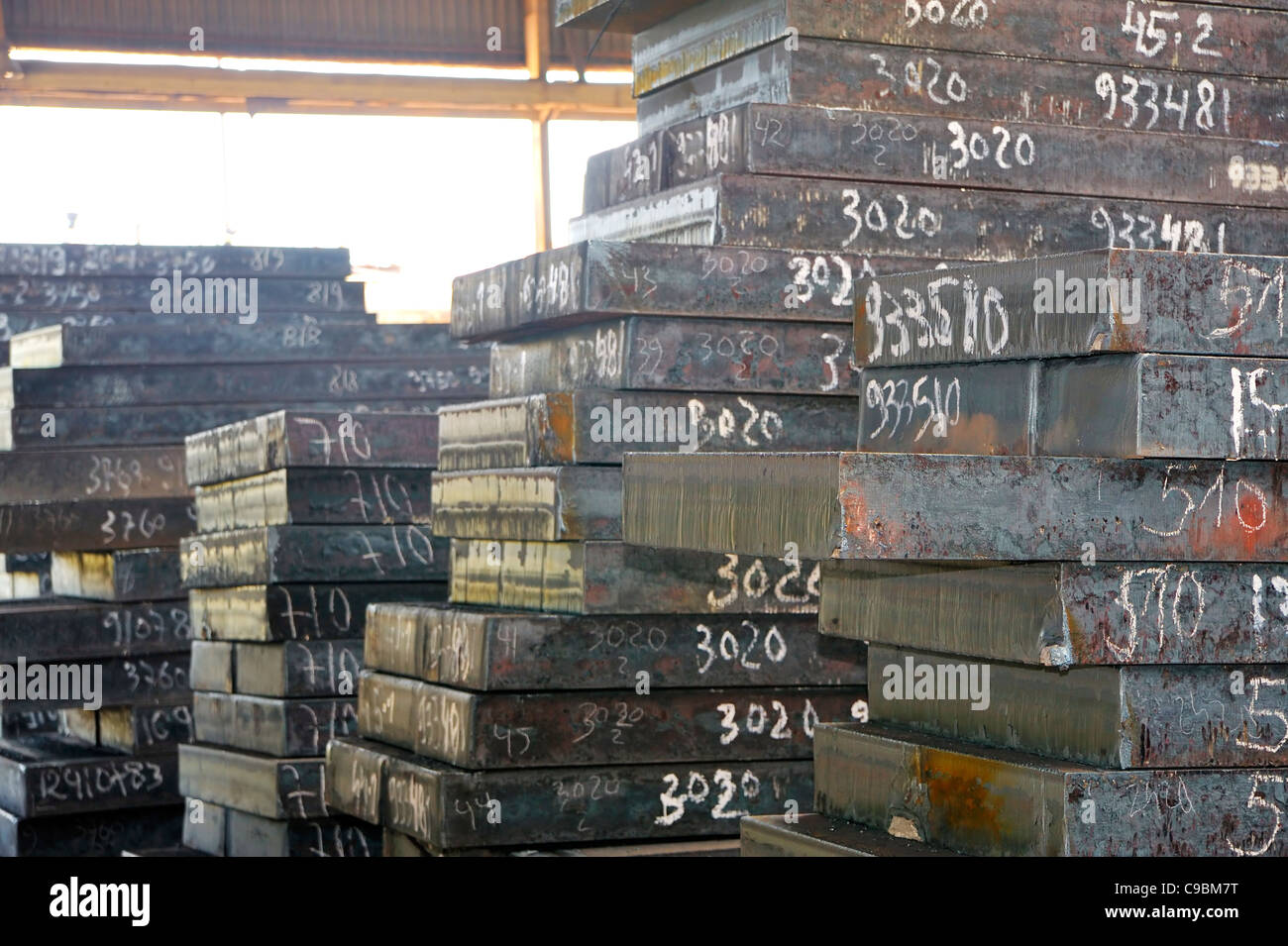 Pile di fogli di acciaio Foto Stock
