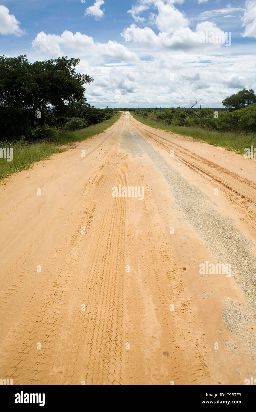 Strada sterrata vicino a Vilanculos, Inhambane Provincia, Mozambico Foto Stock