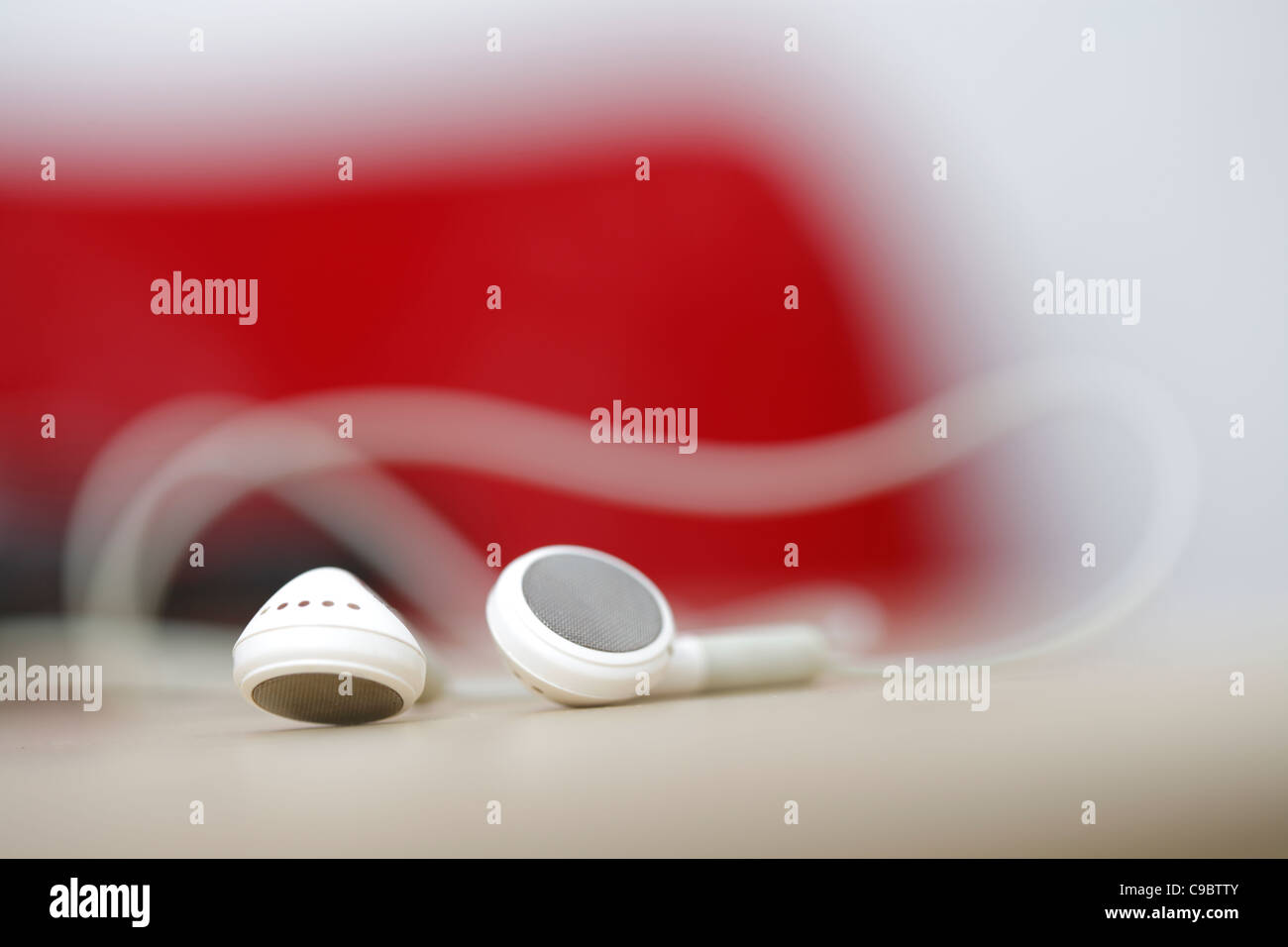 Moderno e piccolo lettore mp3 su una scrivania Foto Stock