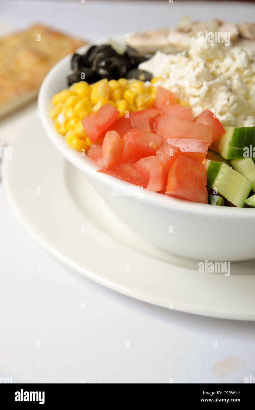 Verdura fresca insalata di formaggio feta e mais Foto Stock