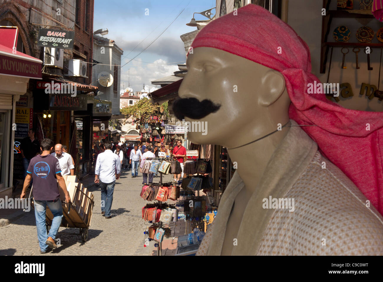 Il Grand Bazaar e mercato , negozio di abbigliamento, Istanbul, Turchia , in Europa, Foto Stock