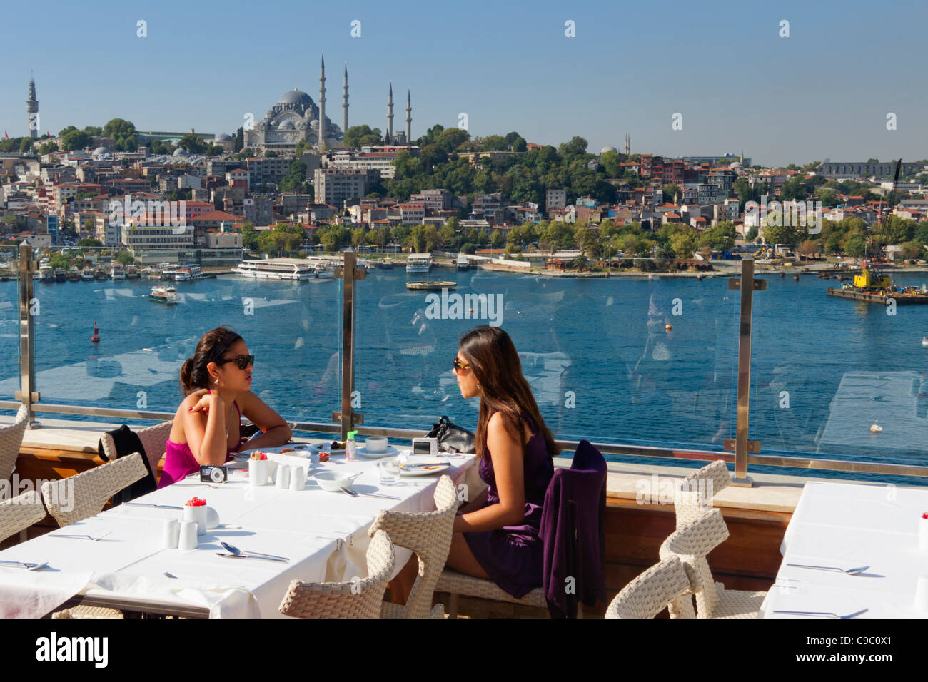 Roof top terasse di Golden City Hotel Golden Horn, Moschea Suleymaniye Istanbul, Turchia , in Europa, Foto Stock