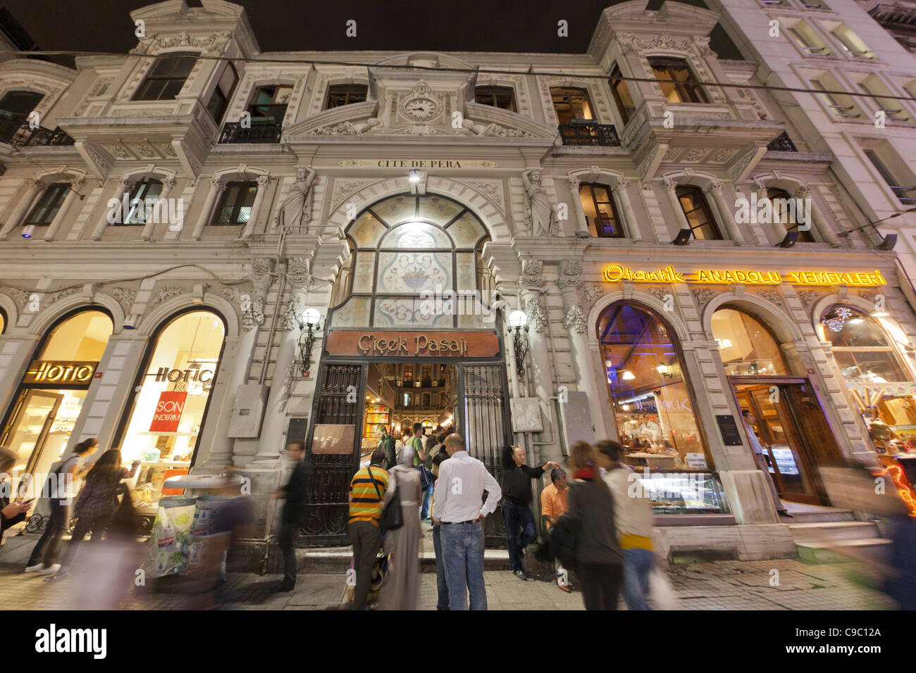 Cicek Pasaji, Istikal Caddesi principale strada dello shopping, Istanbul, Turchia , in Europa, Foto Stock
