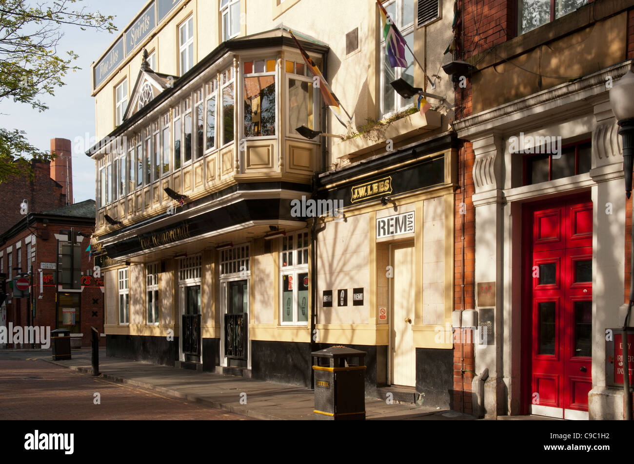 L'Hotel Rembrandt, ora chiamato il Rem Bar, Canal Street, Manchester, Inghilterra, Regno Unito. Manchester è "gay village' area. Foto Stock