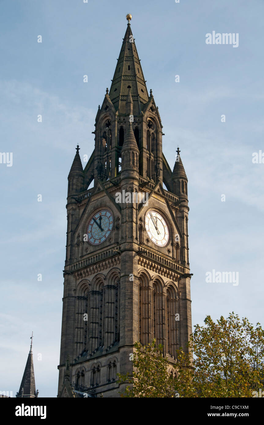 La torre del Municipio, Alfred Waterhouse, 1877. Albert Square, Manchester, Inghilterra, Regno Unito Foto Stock