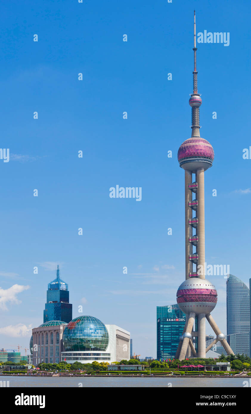 Shanghai Pudong Skyline con Oriental Pearl PRC, Repubblica Popolare di Cina e Asia Foto Stock