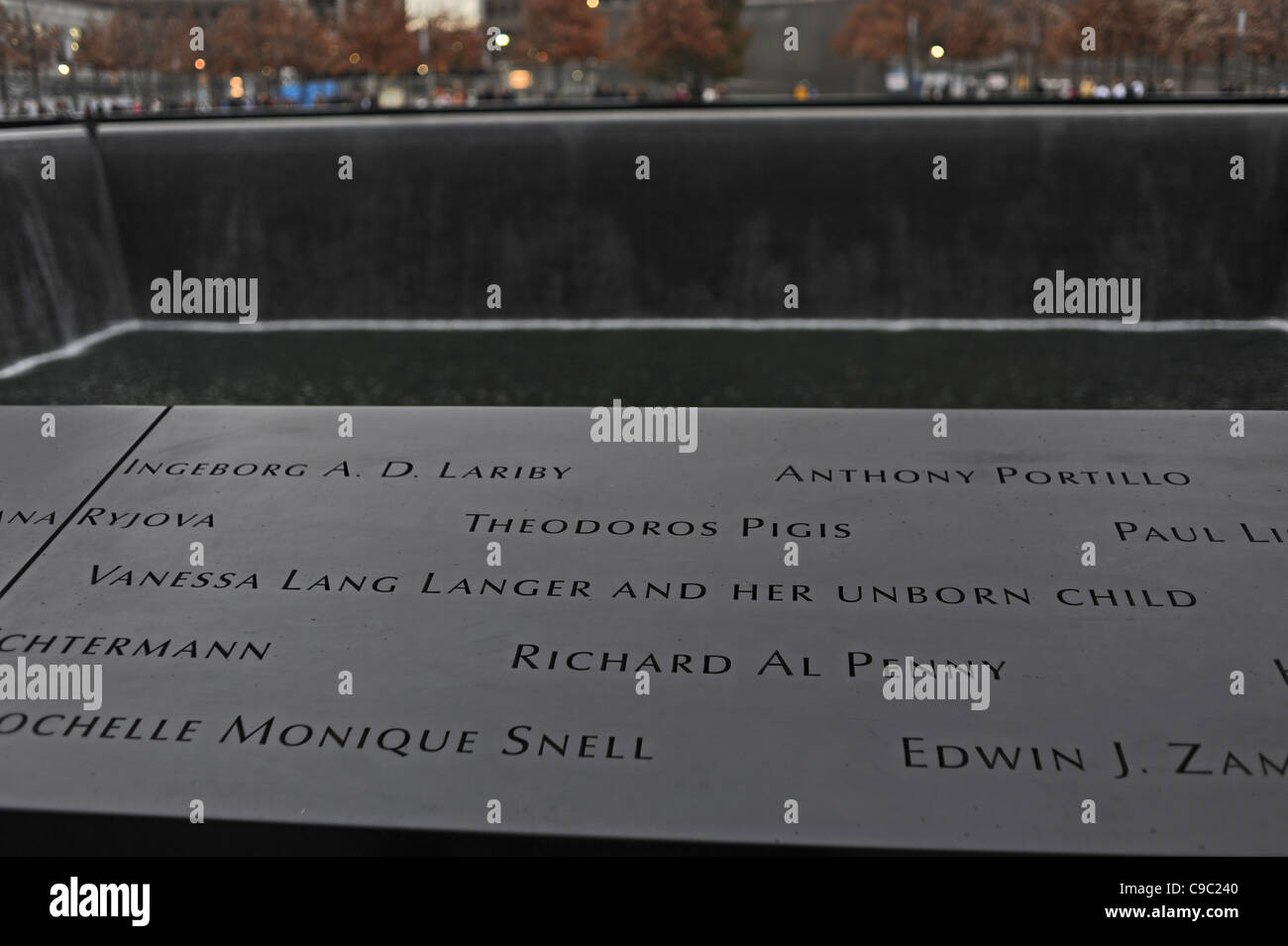 Il Ground Zero memorial garden per coloro che sono morti in un attacco terroristico alle Torri gemelle di Manhattan a New York su 9/11 . Foto Stock