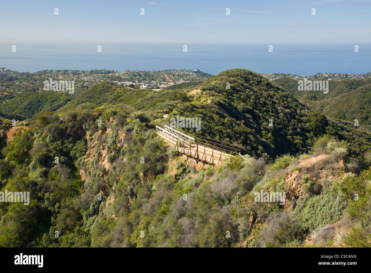 L'Oceano Pacifico e Santa Monica dal Backbone Trail in Topanga State Park sezione del Santa Monica Mountains. Foto Stock