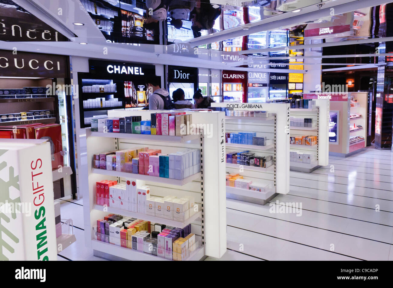 BELFAST/CAIRNRYAN, 21/11/2011 - Le strutture per lo shopping a bordo di Stena Line SuperFast VII Foto Stock