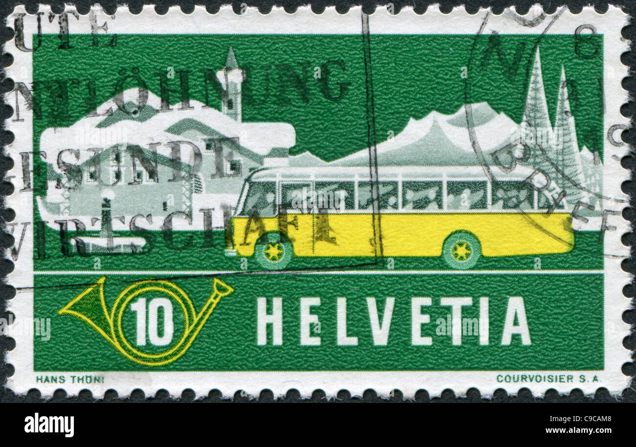La Svizzera 1953: un timbro stampato in Svizzera, mostra la posta Alpine Bus, Sfondo Inverno Foto Stock
