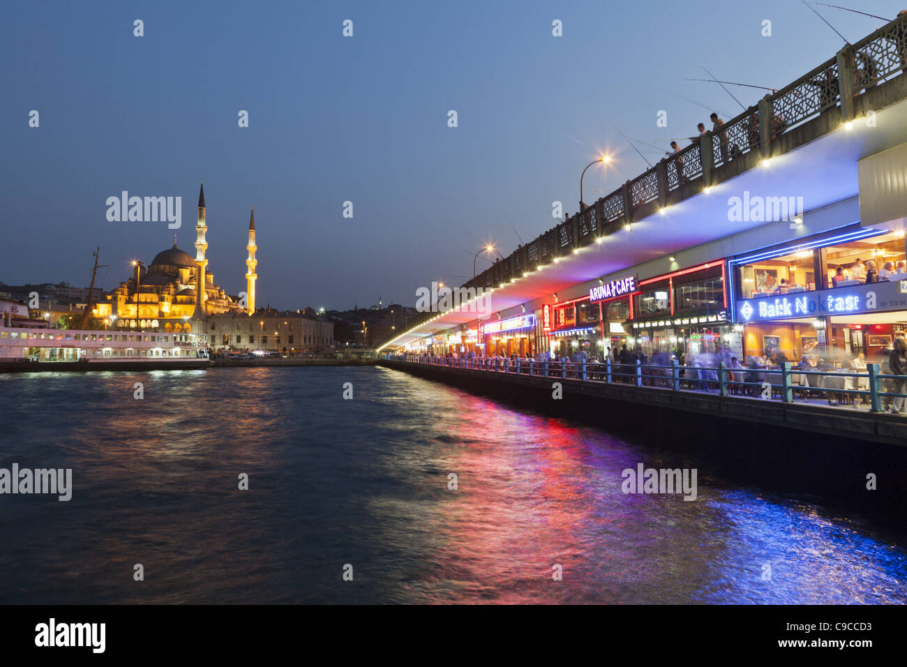 Il Ponte di Galata al Golden Horn , Istanbul, Turchia , in Europa, Foto Stock