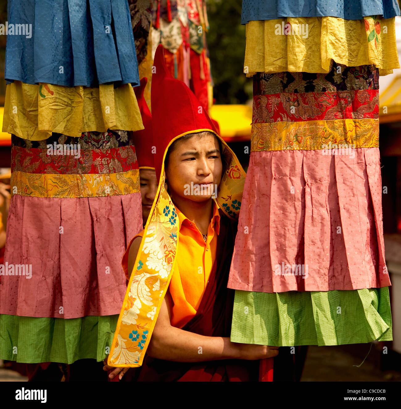 India, Asia del Sud, il Sikkim, monaco buddista in un Losar processione in un monastero. Foto Stock