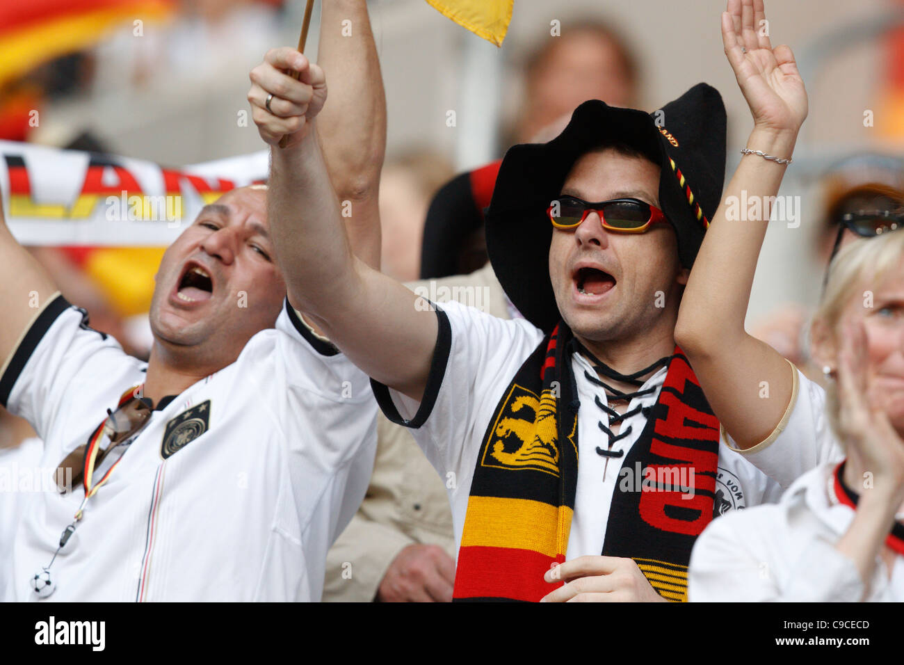 Germania sostenitori allegria presso il FIFA Coppa del Mondo Donne gruppo una corrispondenza tra la Francia e la Germania a Stadion im Borussia Park. Foto Stock