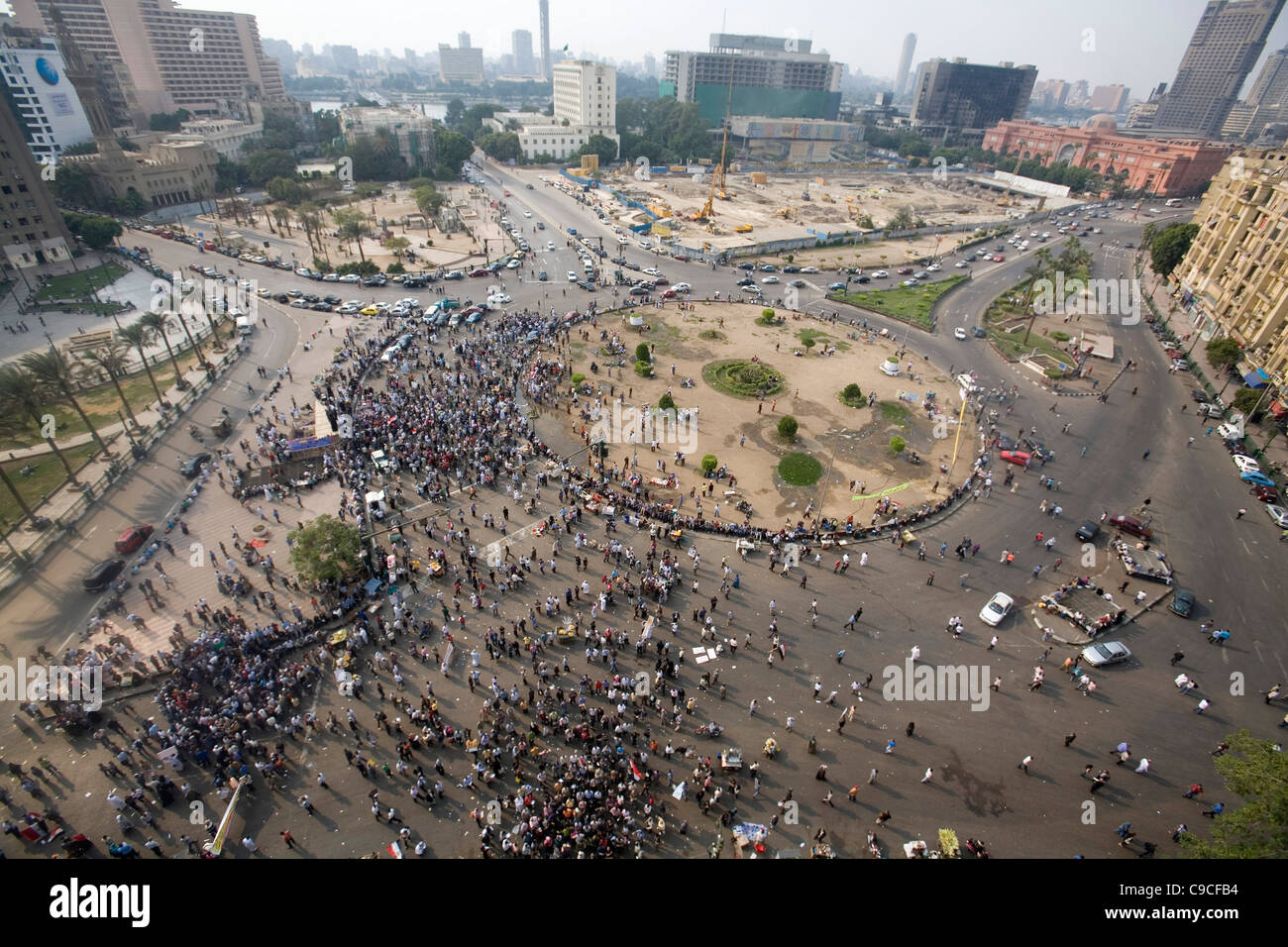 La folla di popolo egiziano protesta in piazza Tahrir al Cairo, Egitto. Foto Stock