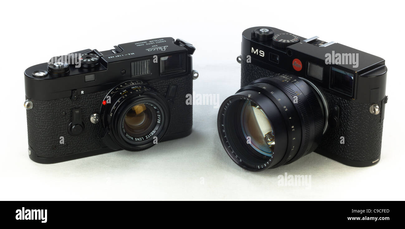 Leica M9 Telemetro digitale Fotocamera Noctilux f1 e lente Leica M4 fotocamera con 35mm Summicron 'bokeh King' lente su sfondo bianco Foto Stock