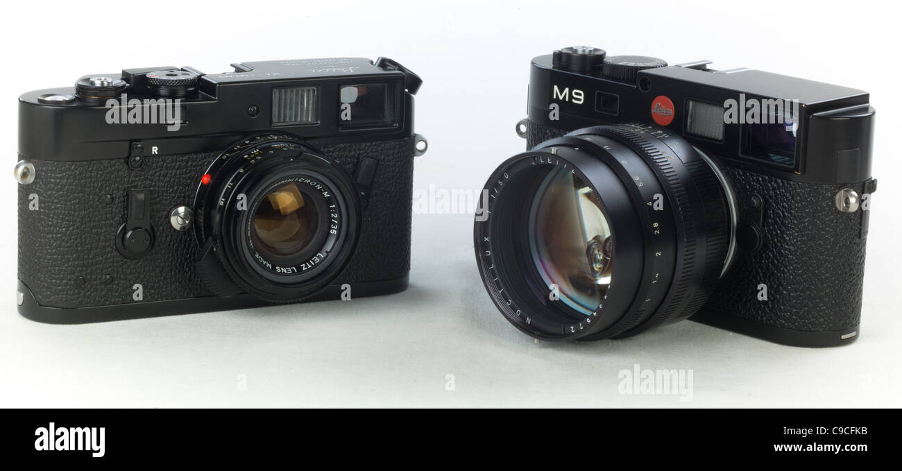 Leica M9 Telemetro digitale Fotocamera Noctilux f1 e lente Leica M4 fotocamera con 35mm Summicron 'bokeh King' lente su sfondo bianco Foto Stock