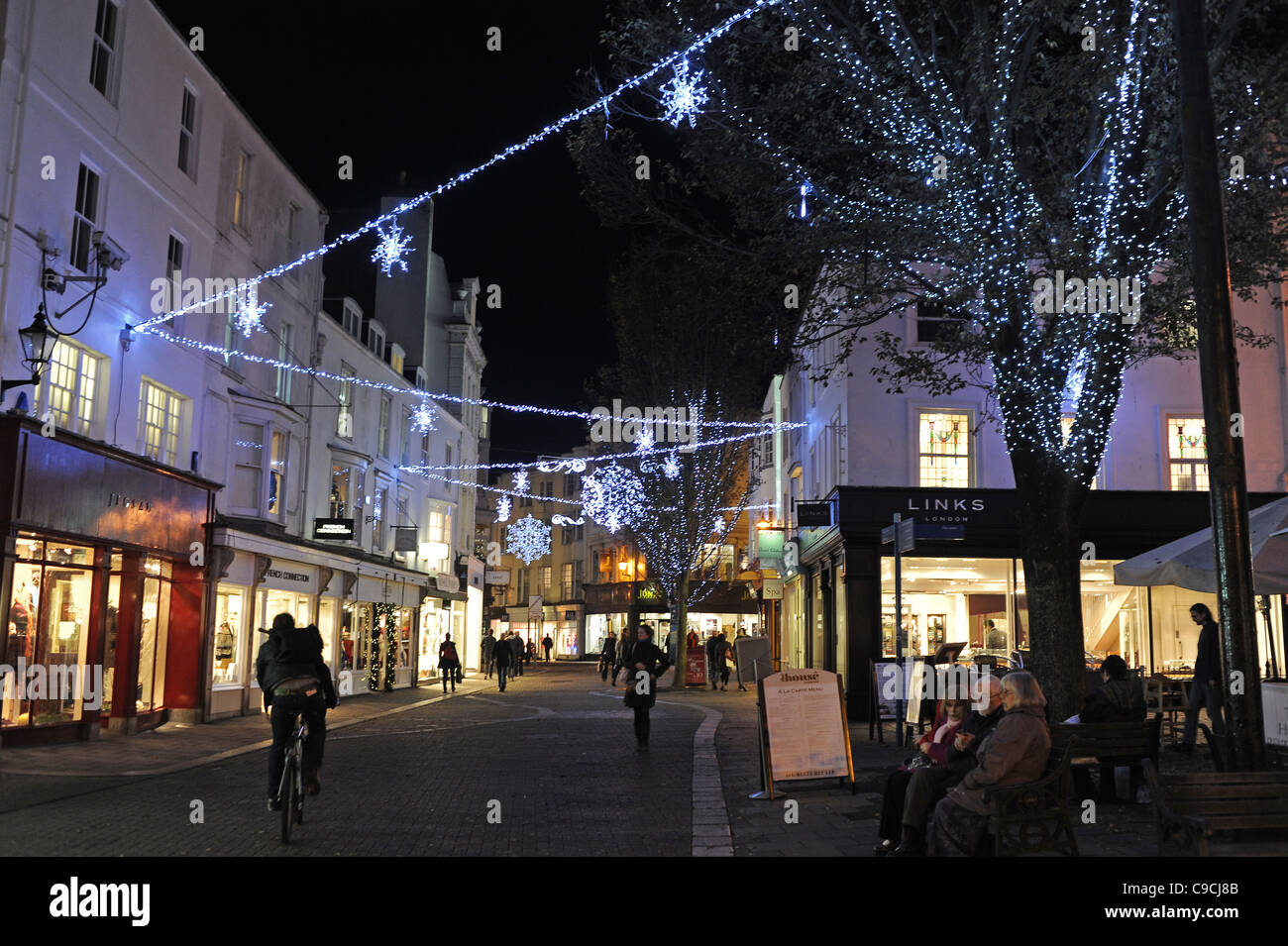 Le luci di Natale in East Street Brighton pagato dai commercianti locali - Fotografia di novembre 2011 Foto Stock