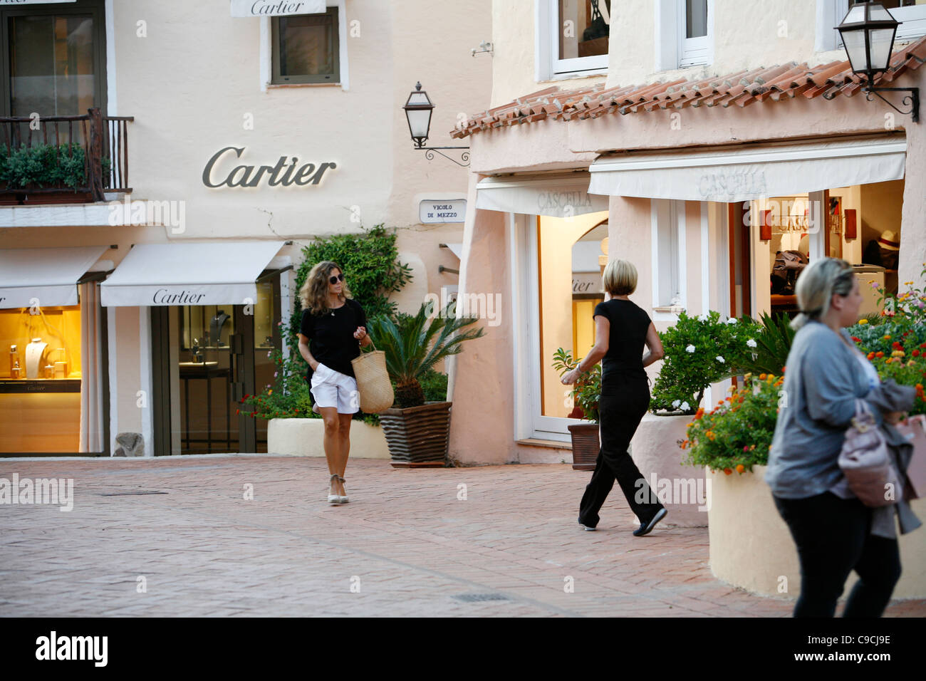 Le boutique di lusso a Porto Cervo e la Costa Smeralda, Sardegna, Italia  Foto stock - Alamy