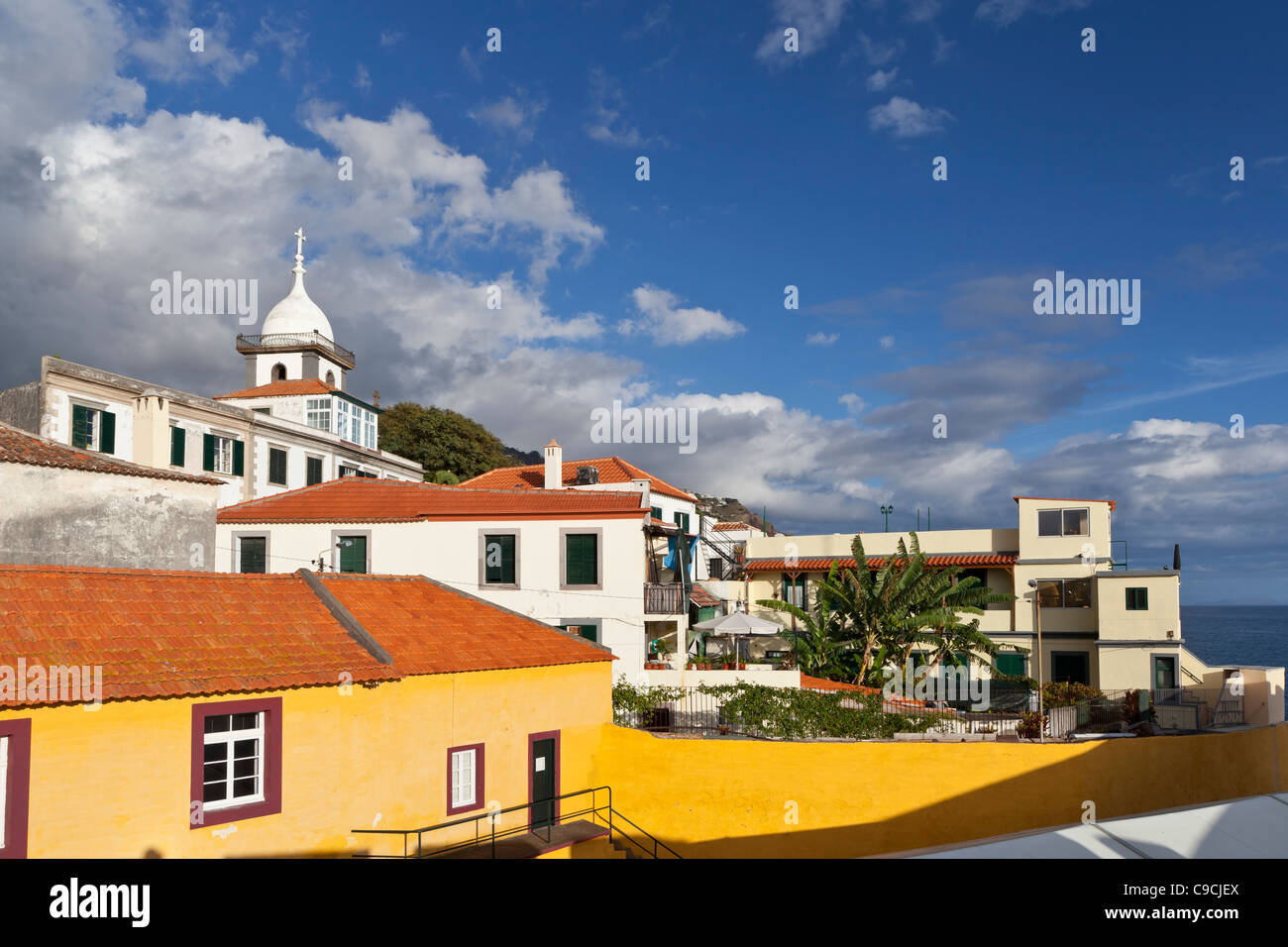 Vista dal tetto del Forte de São Tiago verso Igreja de Socorro - Funchal, Madeira, Portogallo, Europa Foto Stock