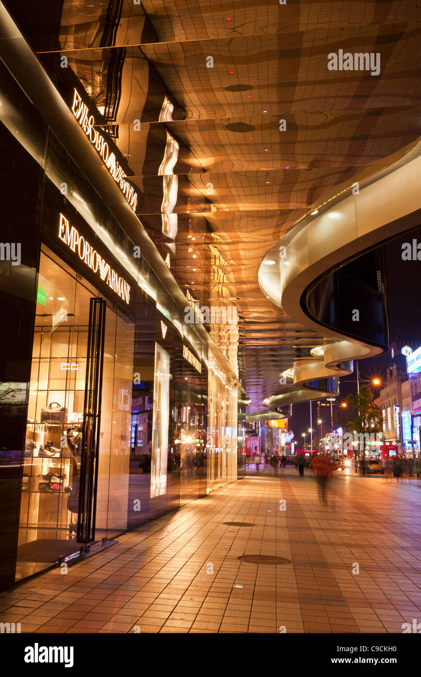 Il cinese department store di fronte al neon, Wangfujing street Dajie, il governo centrale di Pechino, Repubblica Popolare Cinese, in Asia Foto Stock