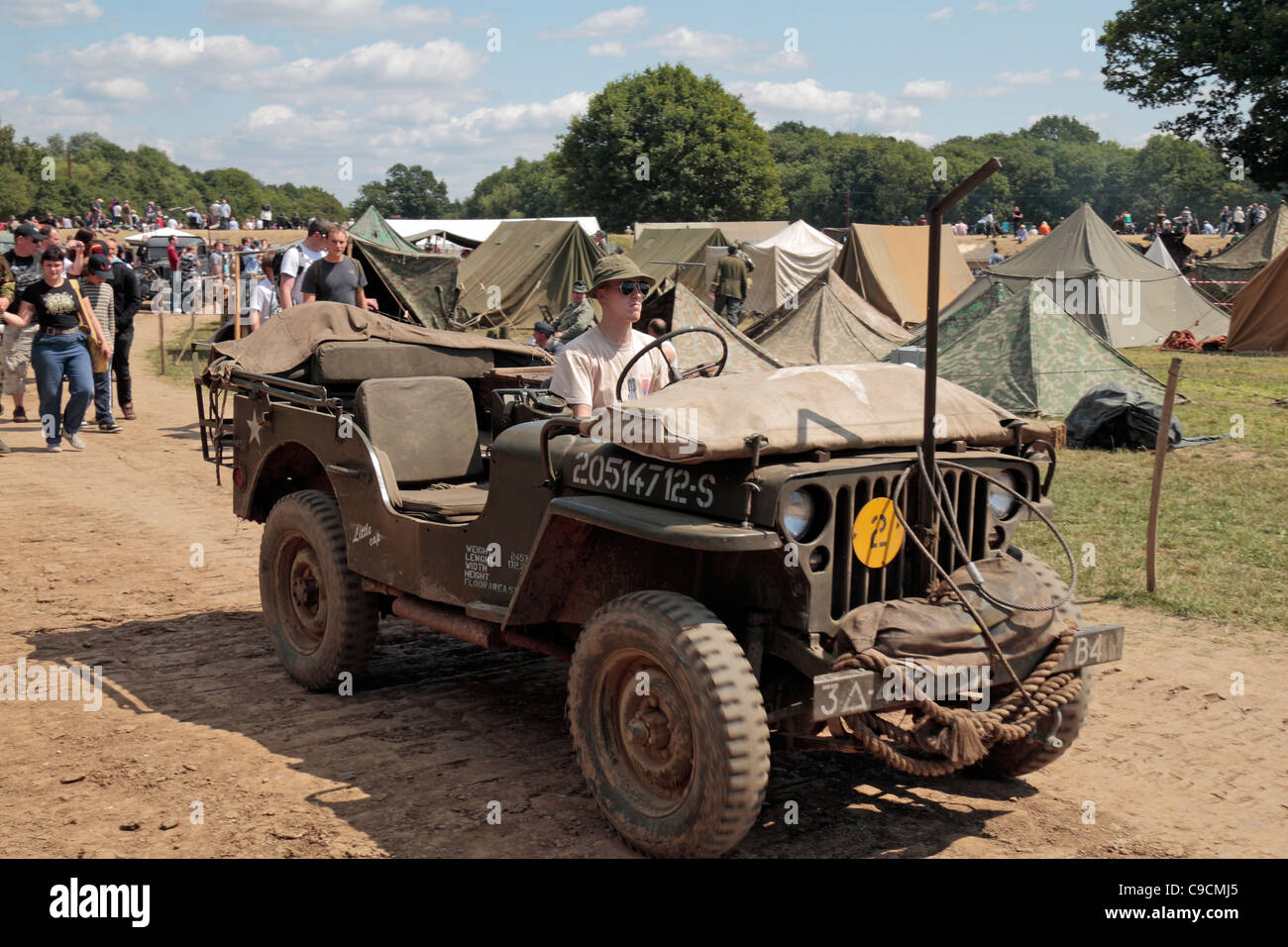 Un US Army jeep sul display a 2011 Guerra e Pace mostra al luppolo in fattoria, Paddock Wood, Kent, Regno Unito. Foto Stock