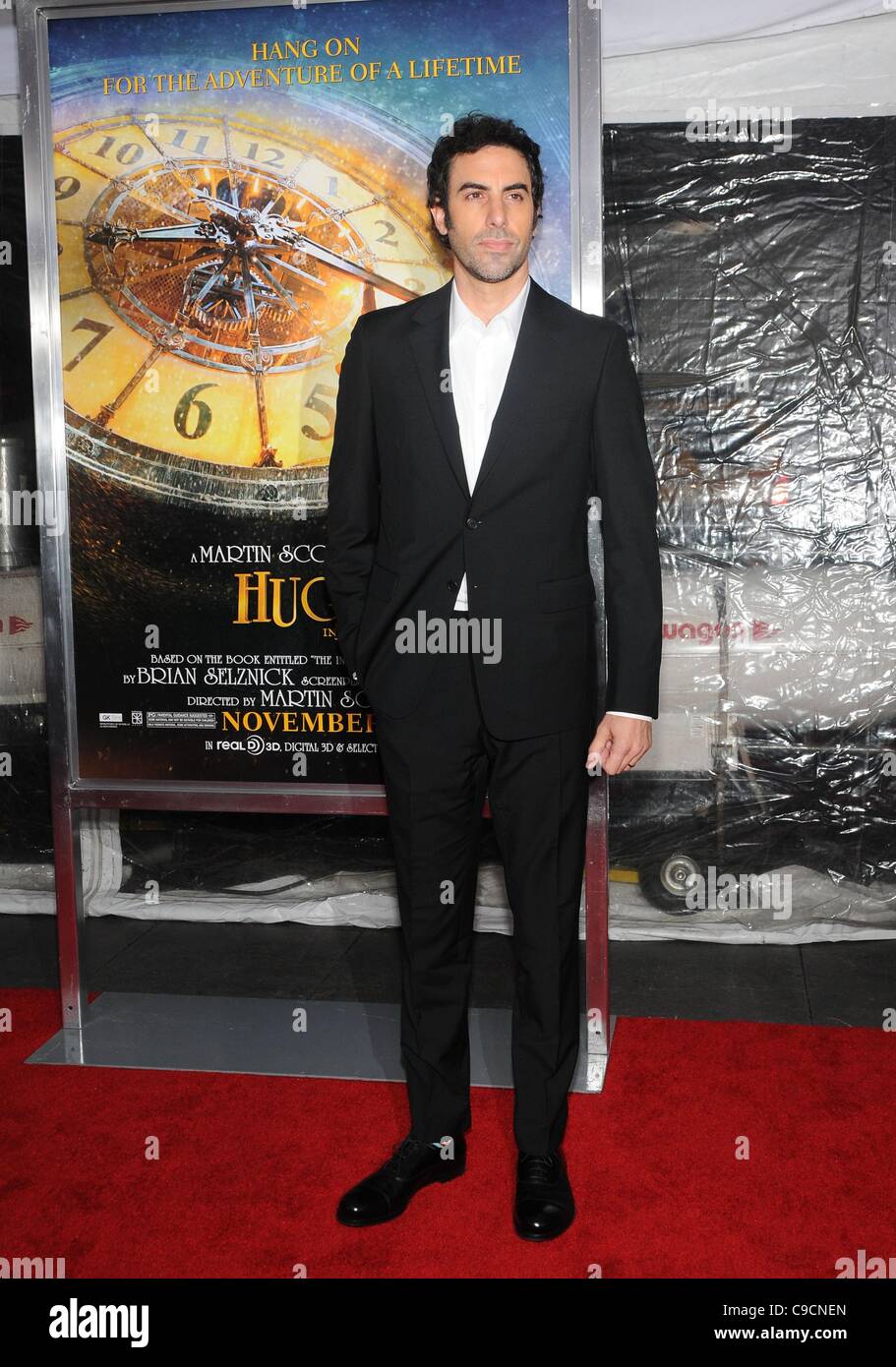 Sacha Baron Cohen presso gli arrivi per HUGO Premiere, il Teatro Ziegfeld, New York, NY Novembre 21, 2011. Foto di: Desiree Navarro/Everett Collection Foto Stock