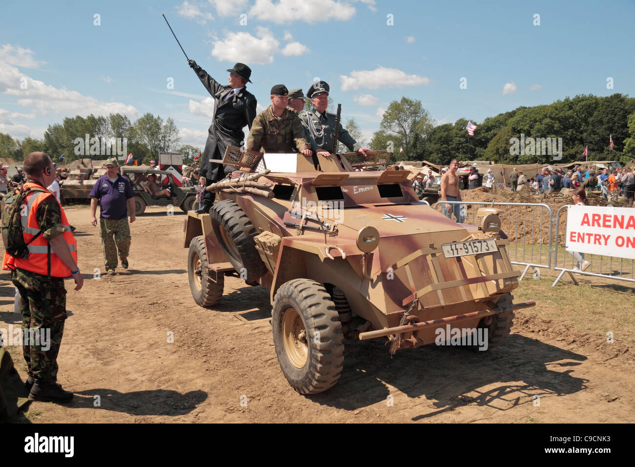 Un Leichter Panzerspähwagen recon veicolo sul display a 2011 Guerra e Pace mostra al luppolo in fattoria, Paddock Wood, Kent, Regno Unito. Foto Stock