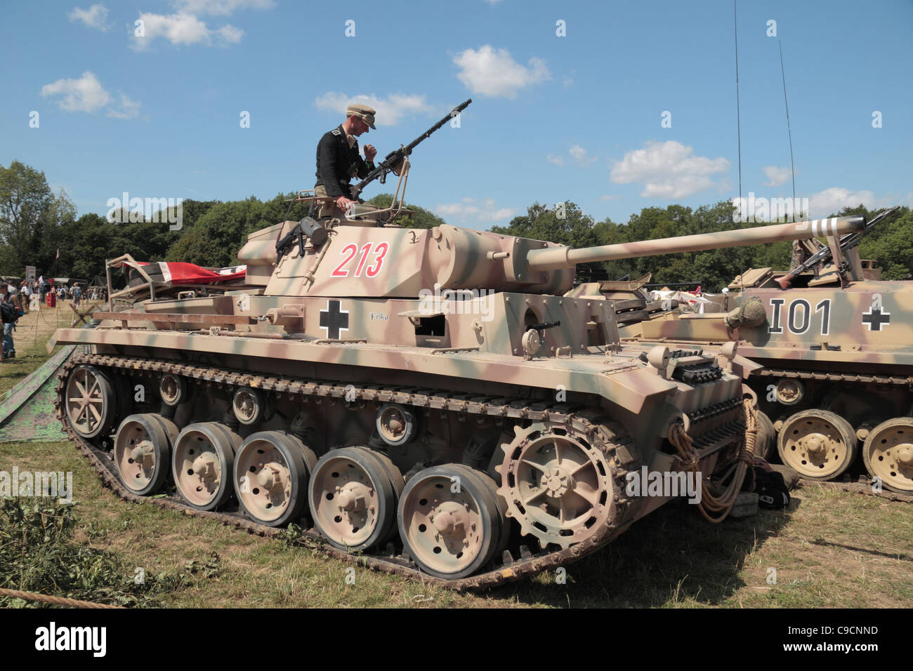 Una Seconda Guerra Mondiale Panzer III variante (*) serbatoio sul display a 2011 Guerra e Pace mostra al luppolo in fattoria, Paddock Wood, Kent, Regno Unito. Foto Stock