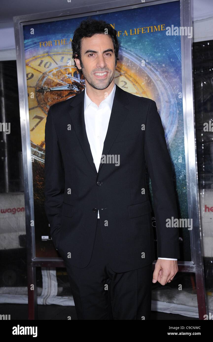 Sacha Baron Cohen presso gli arrivi per HUGO Premiere, il Teatro Ziegfeld, New York, NY Novembre 21, 2011. Foto di: Kristin Callahan/Everett Collection Foto Stock