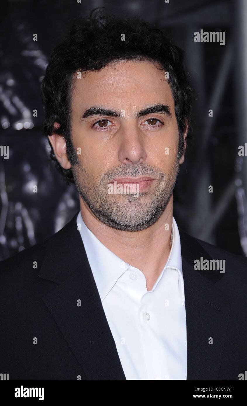 Sacha Baron Cohen presso gli arrivi per HUGO Premiere, il Teatro Ziegfeld, New York, NY Novembre 21, 2011. Foto di: Kristin Callahan/Everett Collection Foto Stock