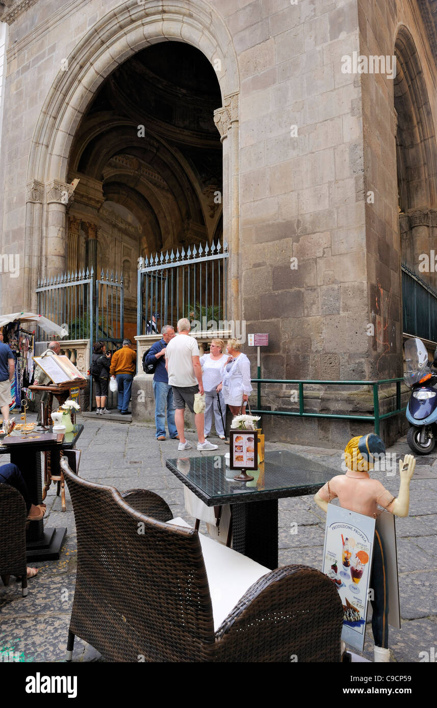 Largo Dominova, un piccolo quadrato e Sedile Dominova, un gruppo di lavoro di uomini club, sono nel cuore di Sorrento storico. Sedile Foto Stock