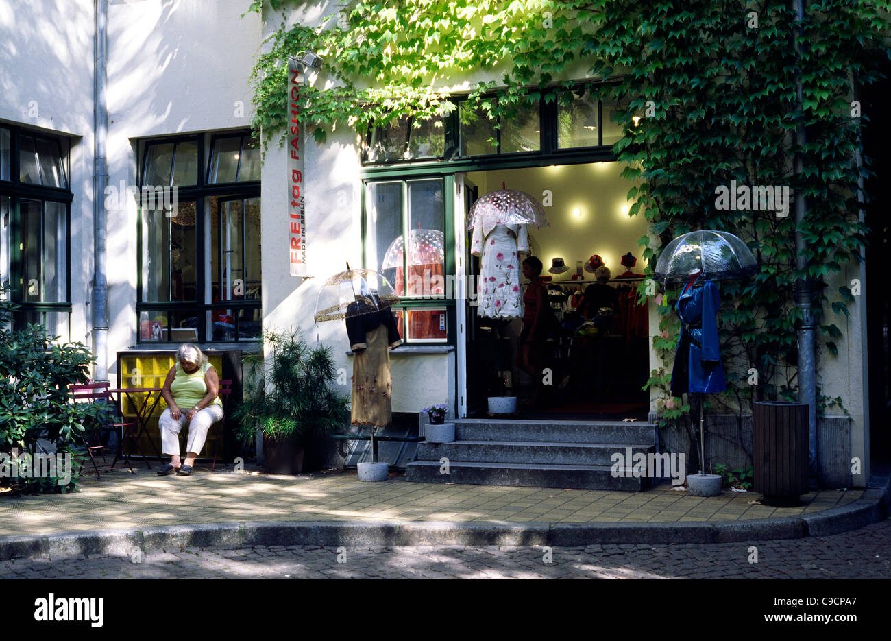 Boutique di moda a Hackesche Höfe nel quartiere Mitte di Berlino. Foto Stock