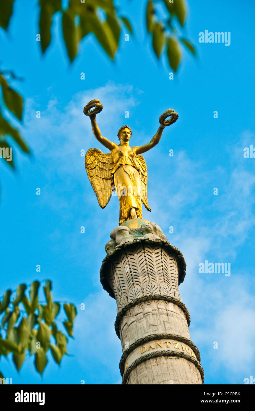 Parigi Francia Golden Angel Fontaine du Palmier monumento Foto Stock