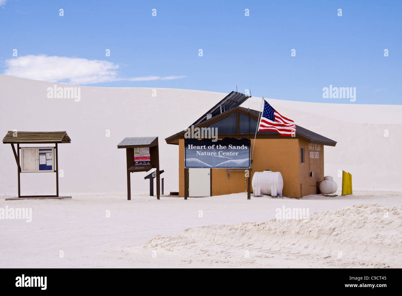 Centro natura e dune di sabbia al White Sands National Park (ex Monumento Nazionale) nel New Mexico. Foto Stock