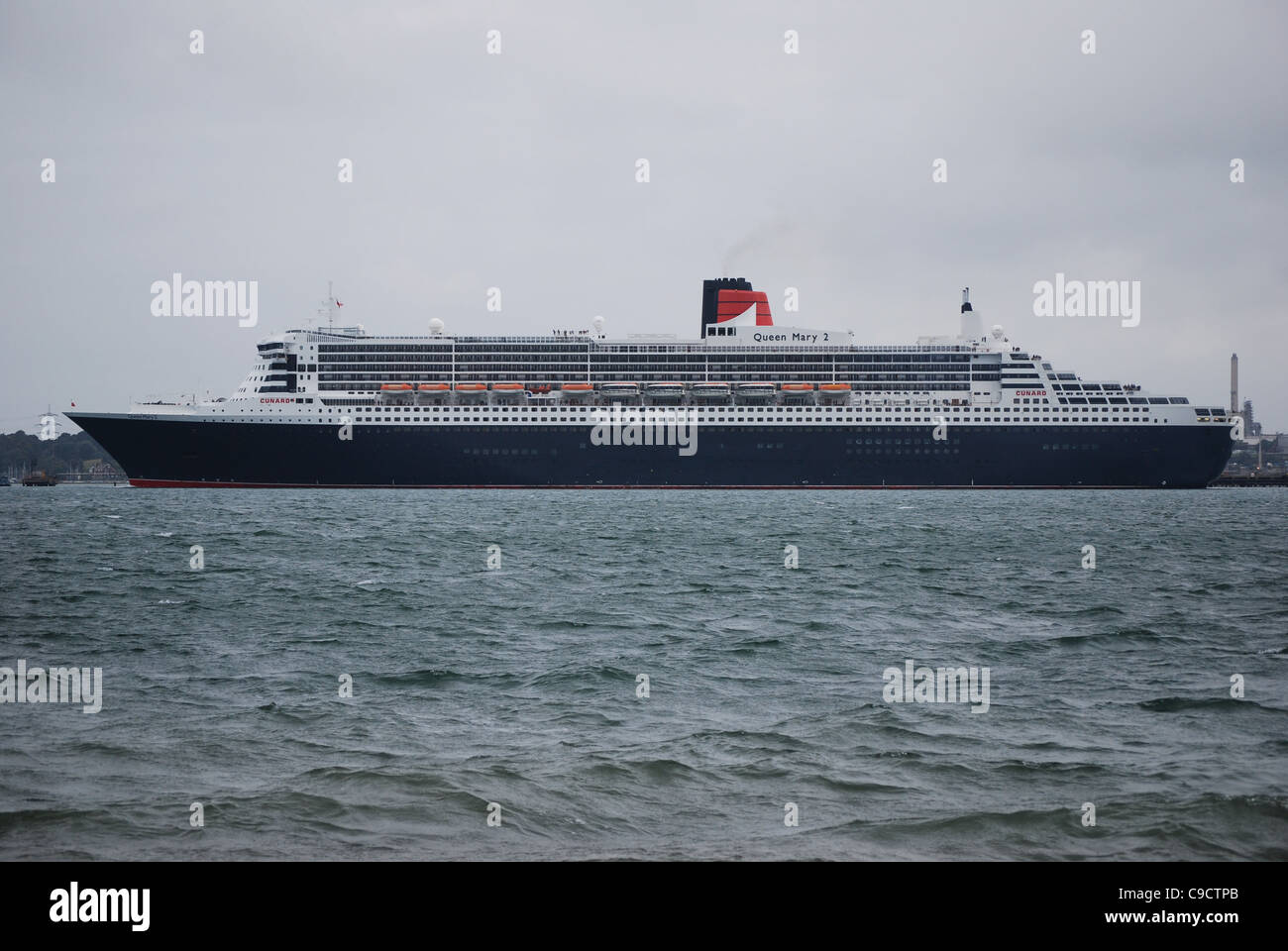 Queen Mary 2 partenza Southampton, Inghilterra Foto Stock
