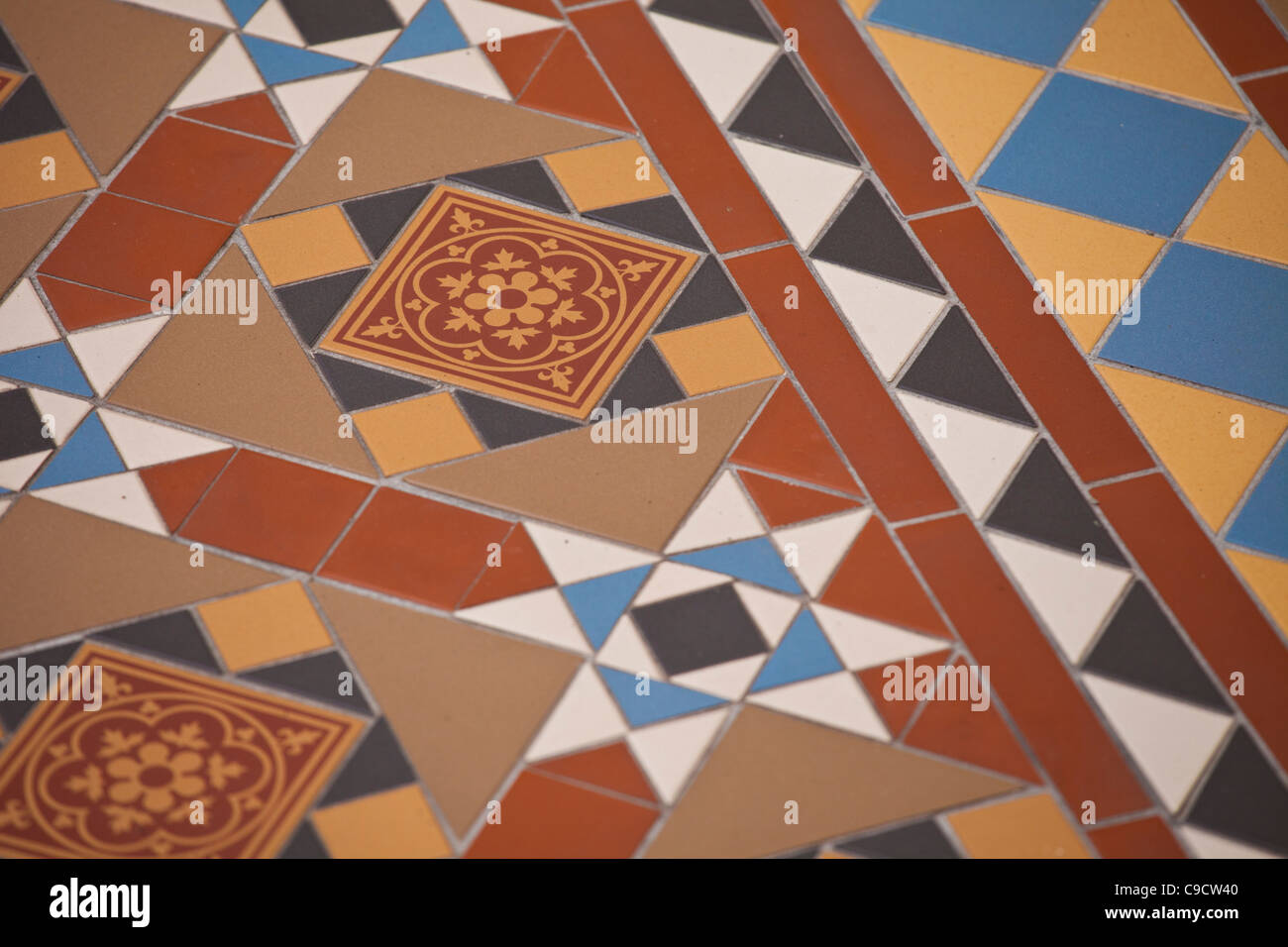 Melbourne modellato storico percorso di argilla piastrelle per pavimento visto in entrambi i privati e pubblici pensiero case della città. Foto Stock