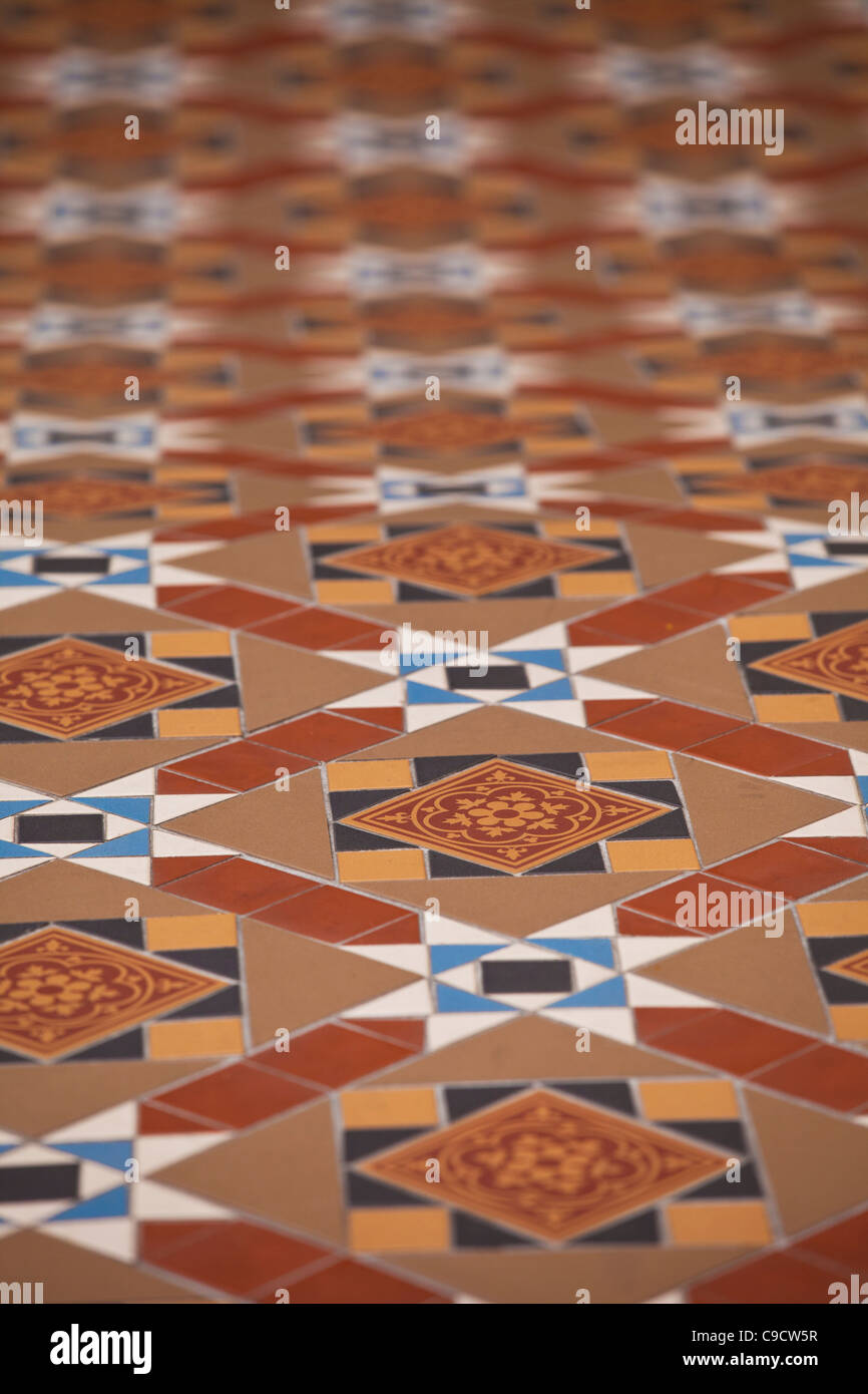 Melbourne modellato storico percorso di argilla piastrelle per pavimento visto in entrambi i privati e pubblici pensiero case della città. Foto Stock