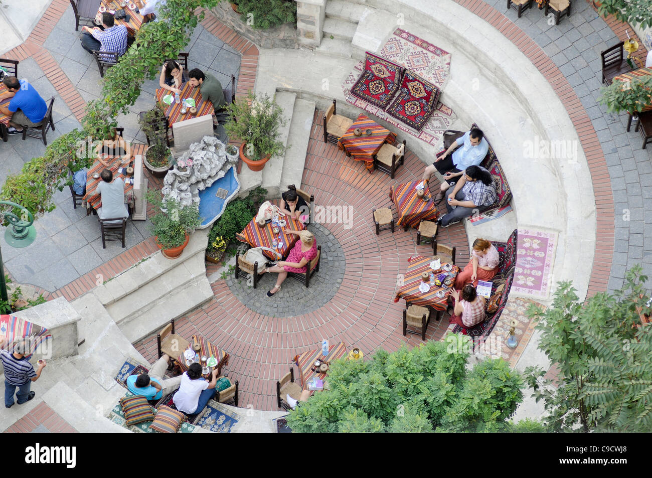 Vista aerea di un caffè al bar e al ristorante. Istanbul, Turchia Foto Stock