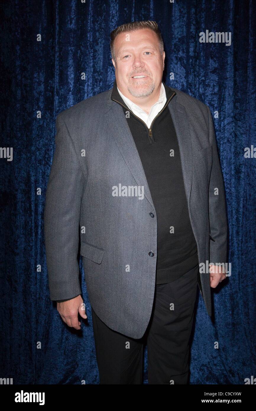 Joel McKinnon Miller all'interno per il Super 8 Blu-ray e DVD Release Party, Samuel Goldwyn Theatre al AMPAS, Los Angeles, CA Novembre 22, 2011. Foto di: Emiley Schweich/Everett Collection Foto Stock